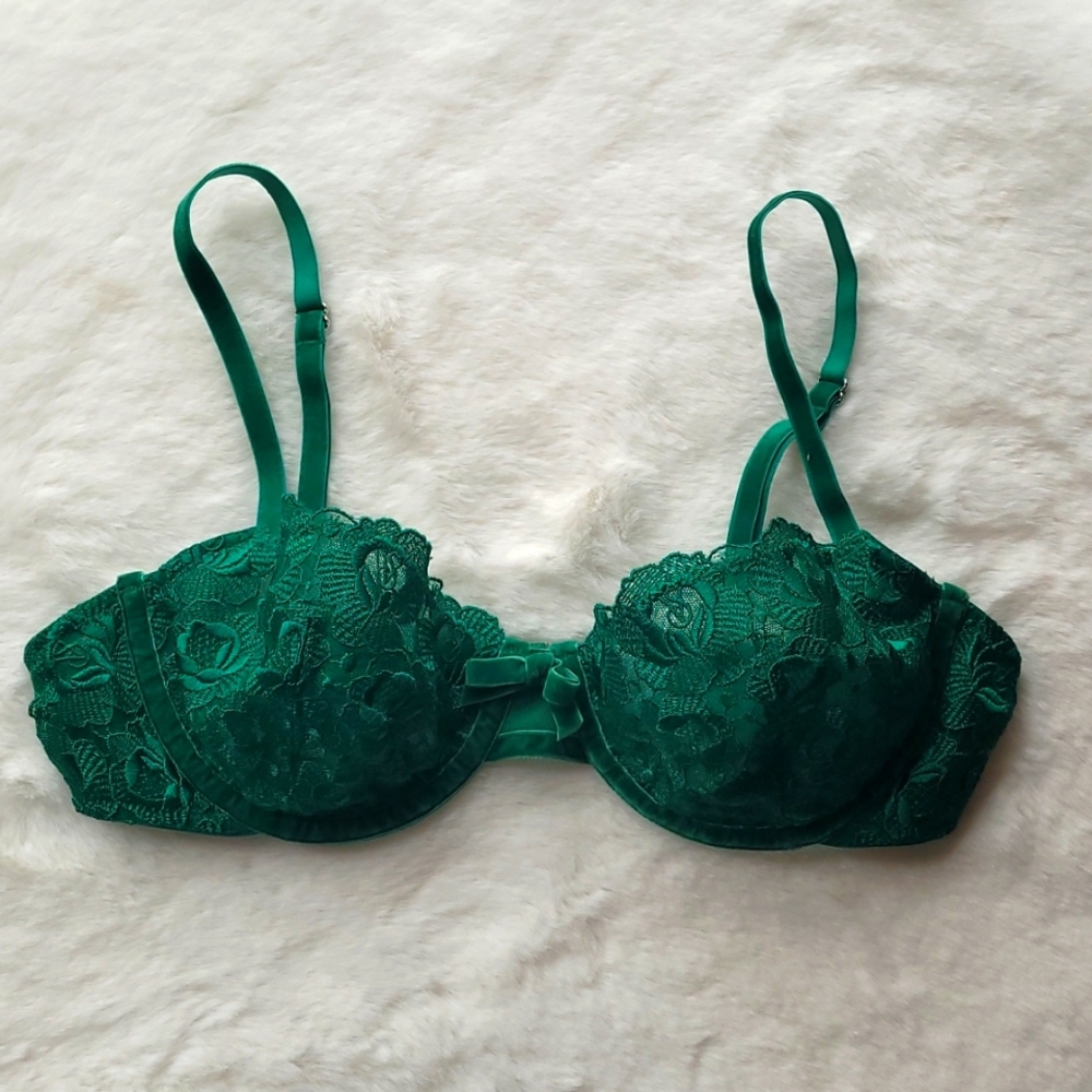 Victoria's Secret Very Sexy Push Up Green Lace Velvet Bra 36B